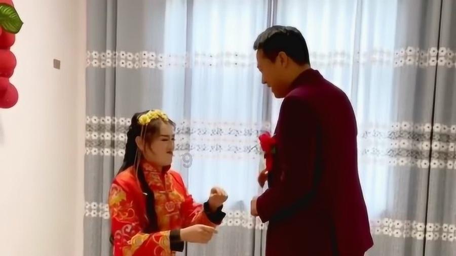 上级选调何其宗，领导不想放，副军长支招：装病住院